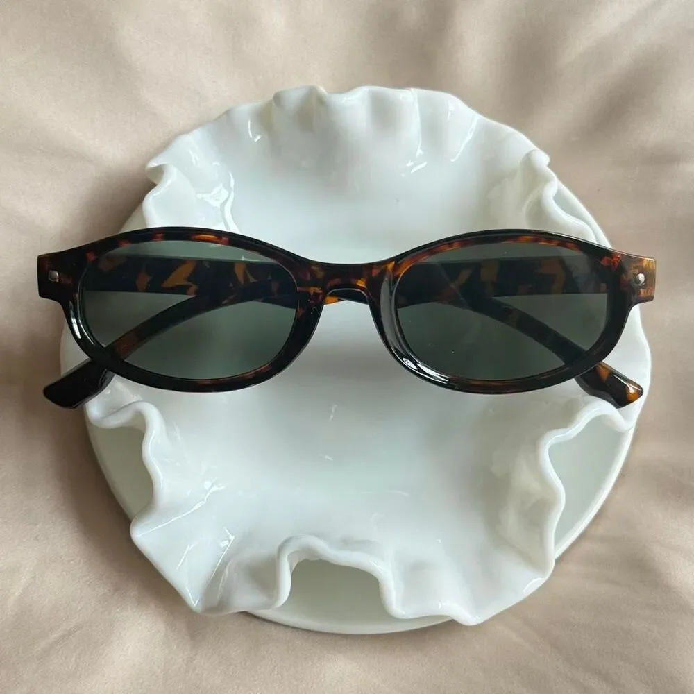 y2k style sporty black and brown tortoise shell sunglasses